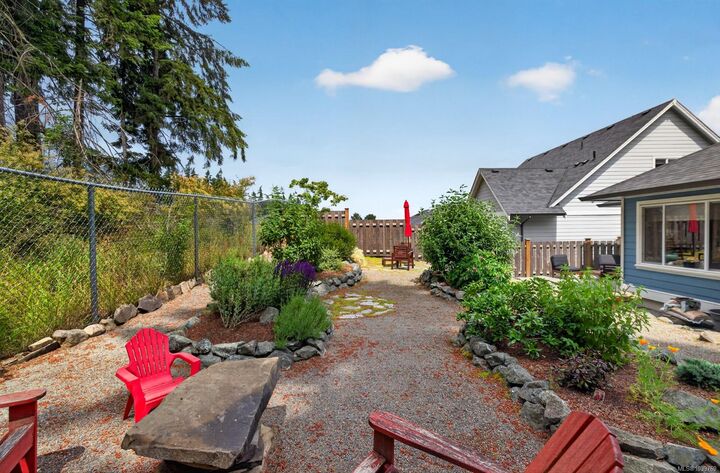 Property Photo: 9853 Napier Pl BC V0R 1K2