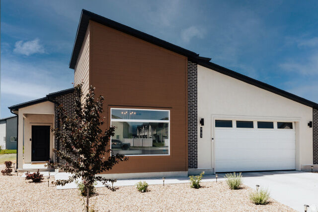 Property Photo: 963 W 950 S UT 84003