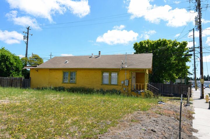 Property Photo: 21 Lakeville Street CA 94952
