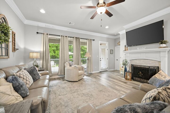 Property Photo: 11376 Oak Run Dr LA 70734