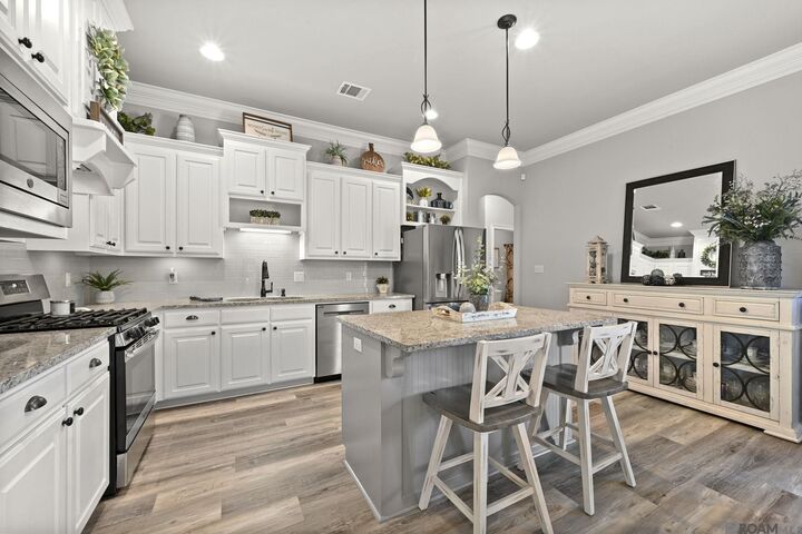 Property Photo: 11376 Oak Run Dr LA 70734