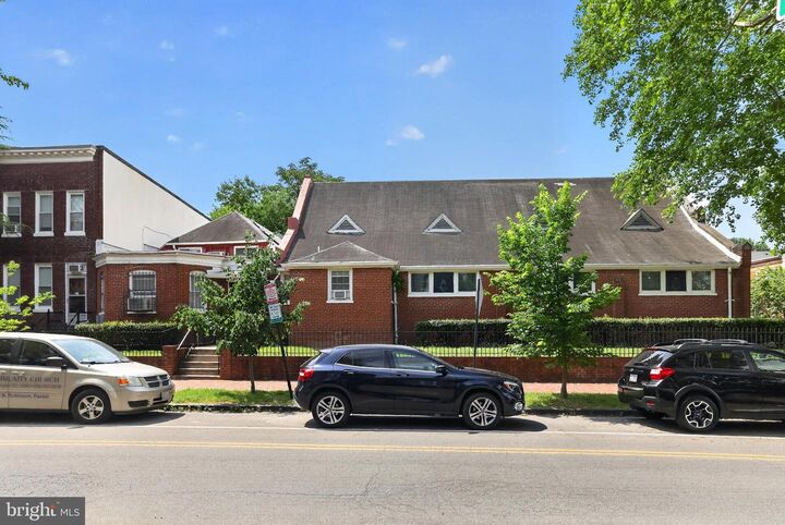 Property Photo:  653 11th Street NE  DC 20002 