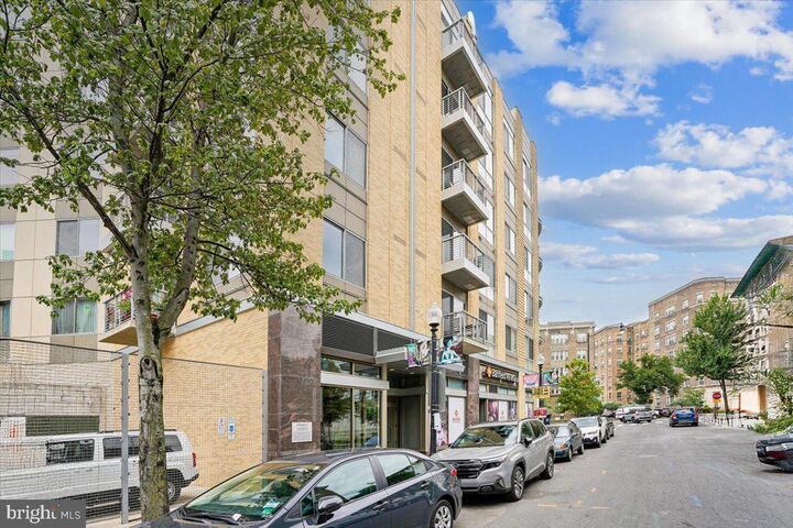 Property Photo:  2550 17th Street NW 403  DC 20009 