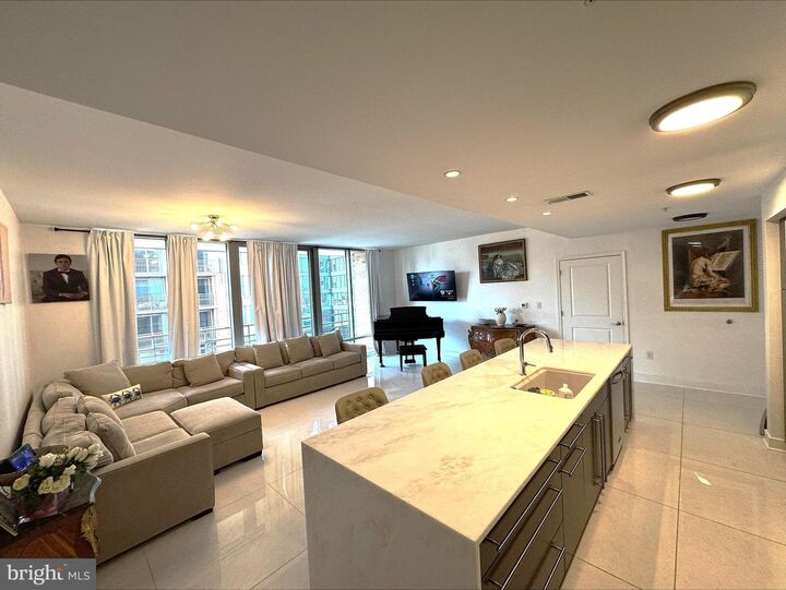 Property Photo:  675 President 1505  MD 21202 