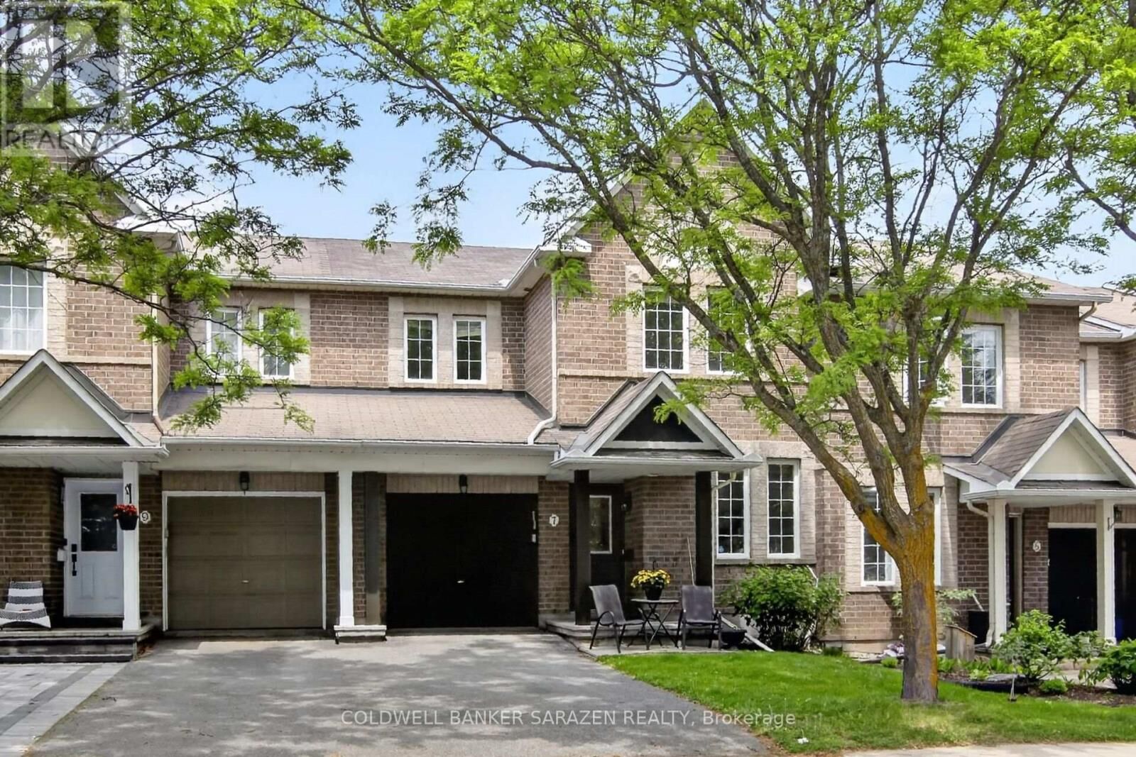 Property Photo: 7 Barnstone Drive ON K2G 6X2