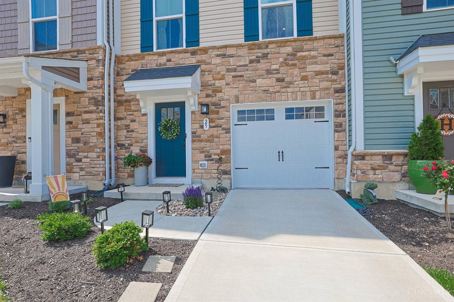 Property Photo:  25 Wentworth Lane  OH 45236 