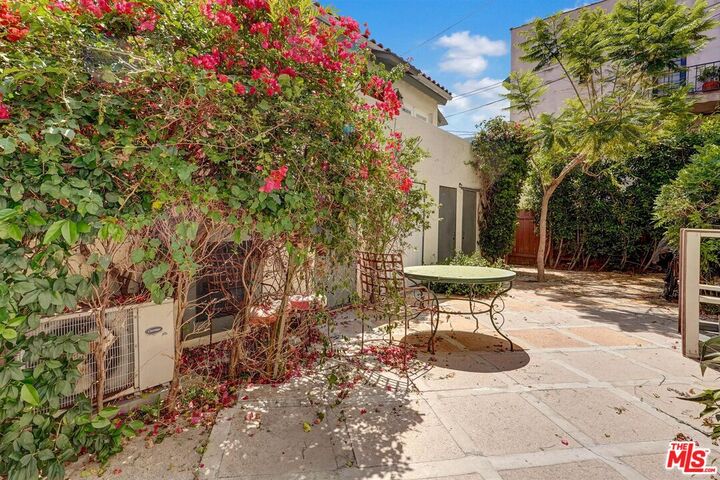 Property Photo: 456 1/2 Smithwood Dr CA 90212