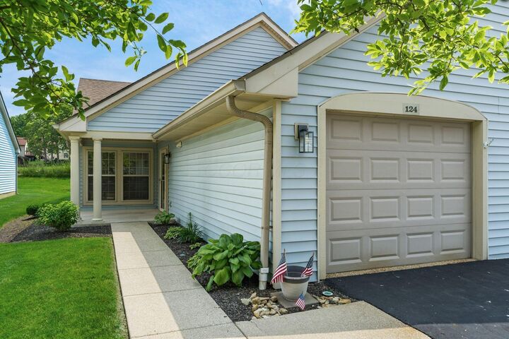 Property Photo: 124 Oak Creek Place OH 43230