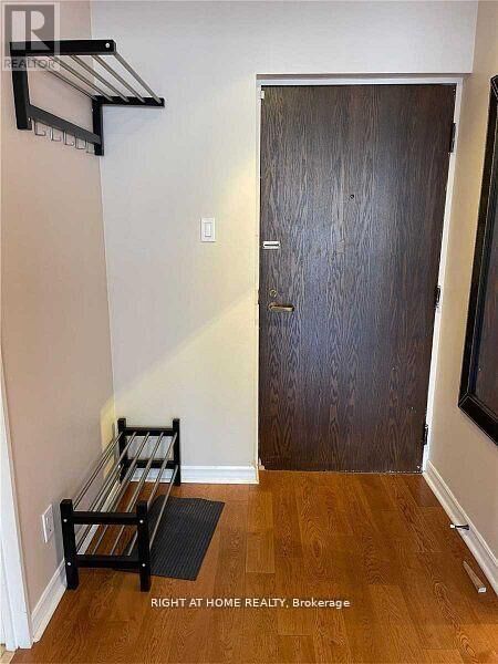 Property Photo:  65 Harbour Square 1907  ON M5J 2L4 