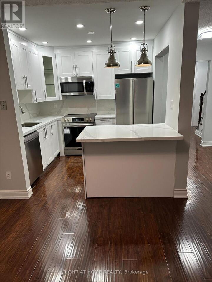 Property Photo: 2004 Glenada Crescent 4 ON L6H 5P5