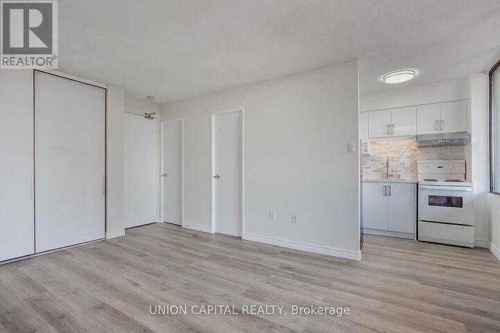 Property Photo:  720 Spadina Avenue 904  ON M5S 2T9 