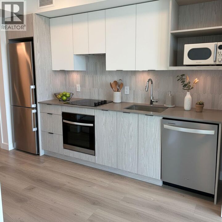 Property Photo: 1488 Bertram Street 1706 BC V1Y 6P2