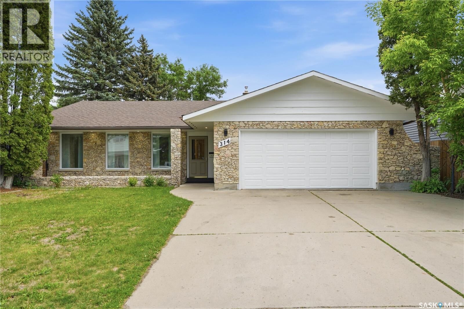 Property Photo: 314 Anderson Crescent SK S7H 4A3