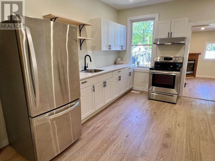 Property Photo:  418 Montreal Street  ON K7K 3H7 