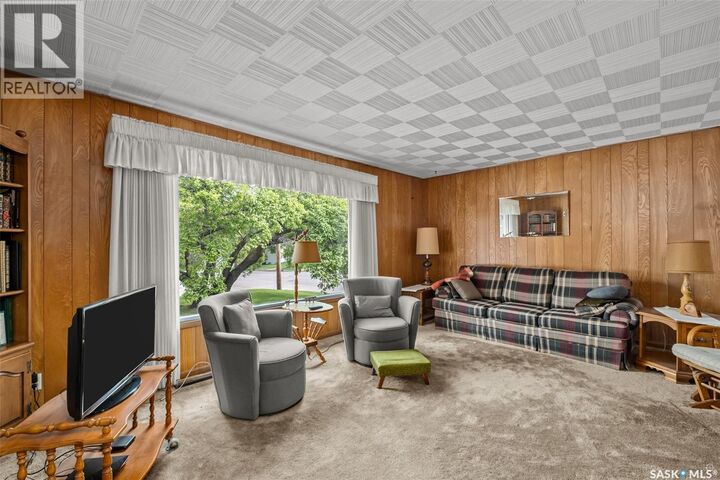 Property Photo:  405 21st Street W  SK S6V 4J5 