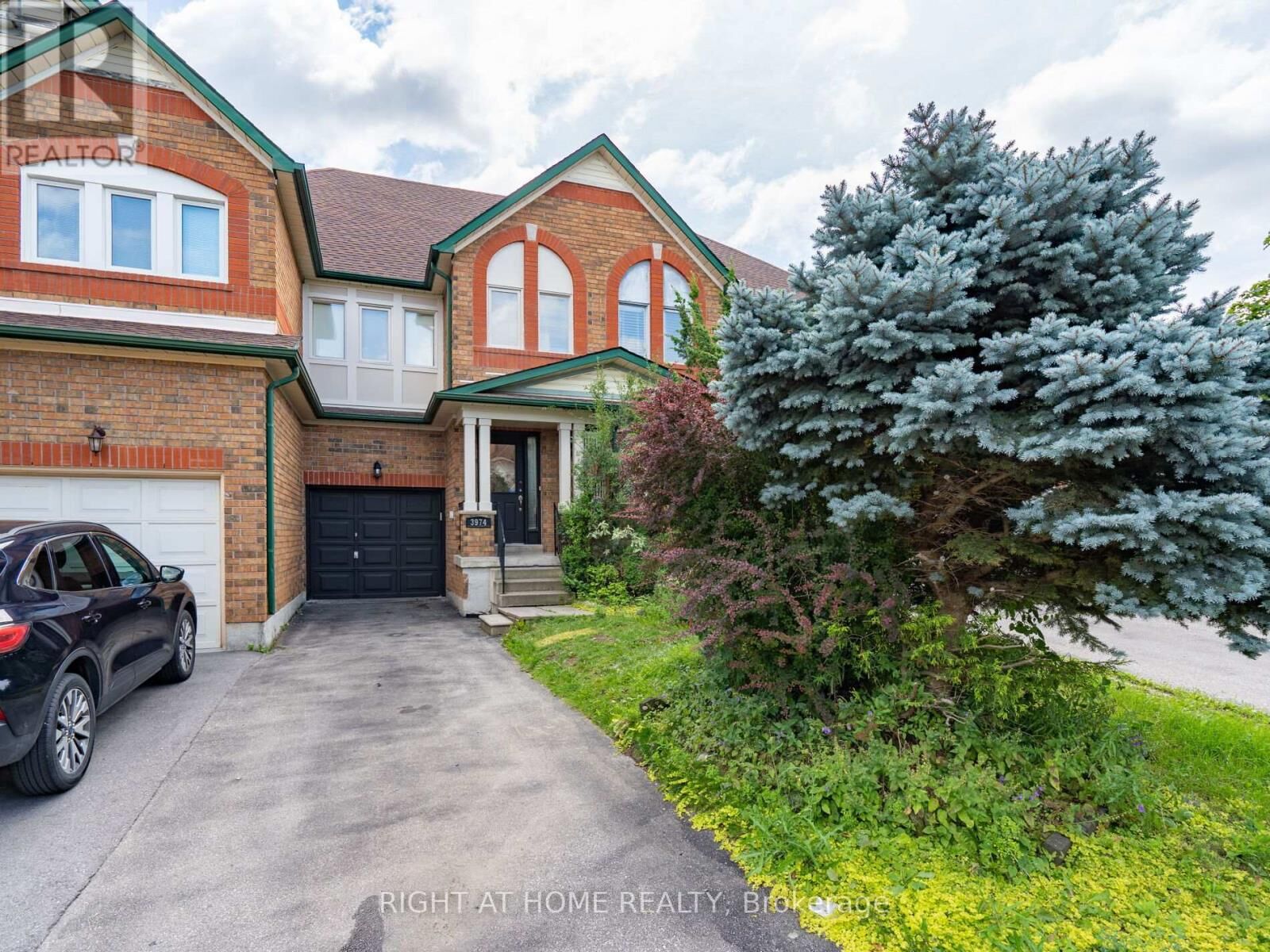 Property Photo: 3974 Discovery Court ON L5N 7H8