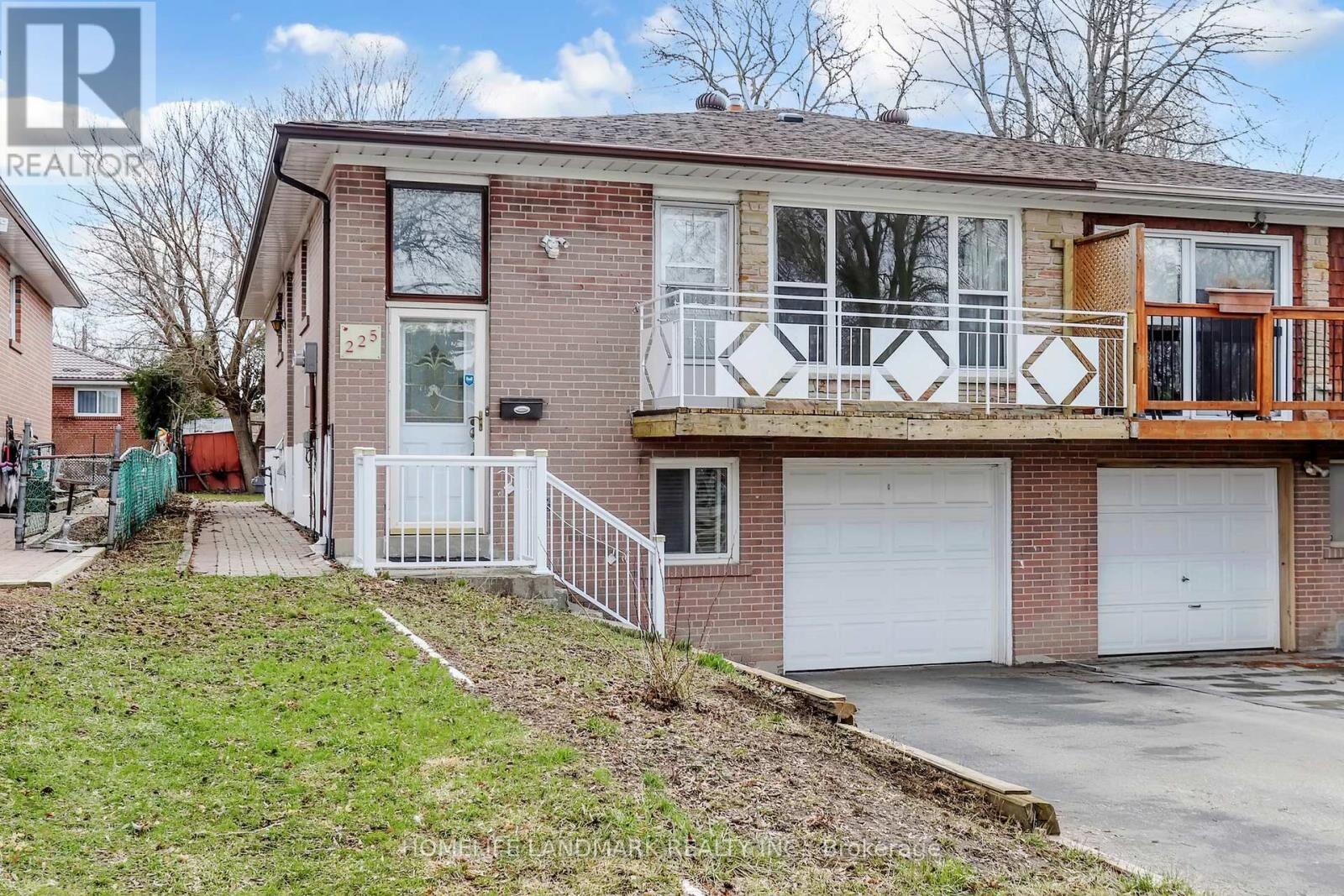 Property Photo:  225 Pineway Boulevard Upper  ON M2H 1B5 