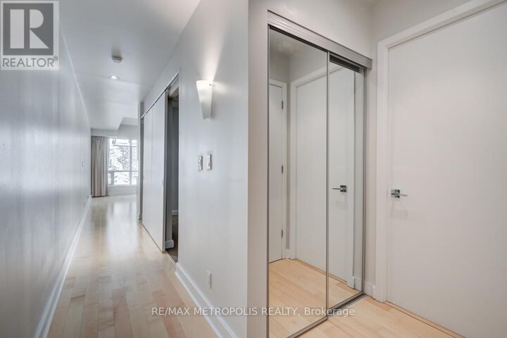 Property Photo:  350 Wellington Street West 214  ON M5V 3W9 