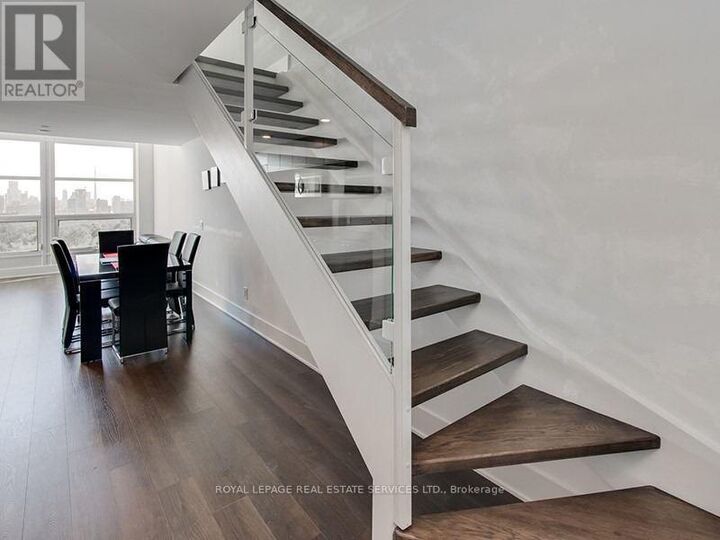 Property Photo:  111 St Clair Avenue West 928  ON M4V 1N5 