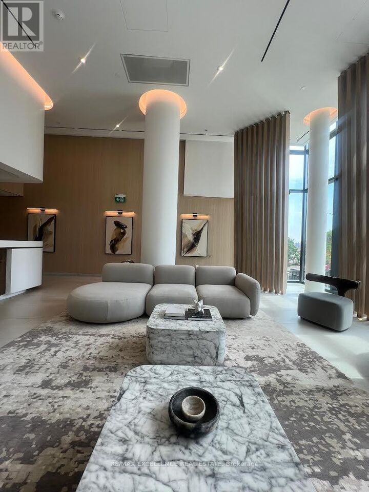 Property Photo: 1 Fairview Road East 2809 ON L5A 0B4