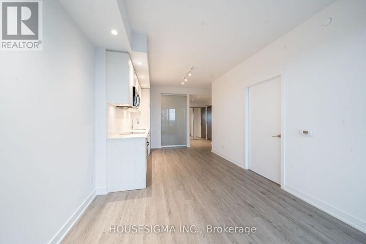 Property Photo:  1928 Lake Shore Boulevard West 3215  ON M6S 0B1 