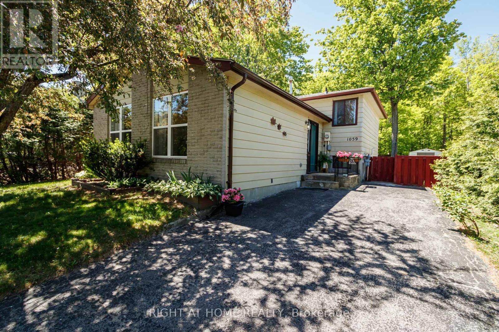 Property Photo: 1059 Glen Mhor Crescent ON L4R 4P5