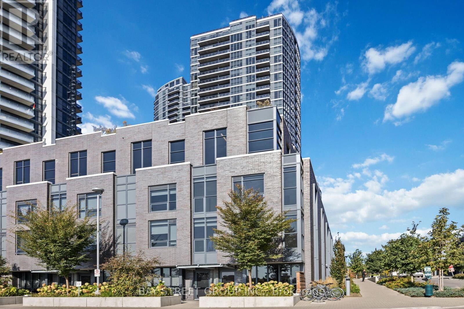 Property Photo:  30 Gibbs Road Th101  ON M9B 0E4 