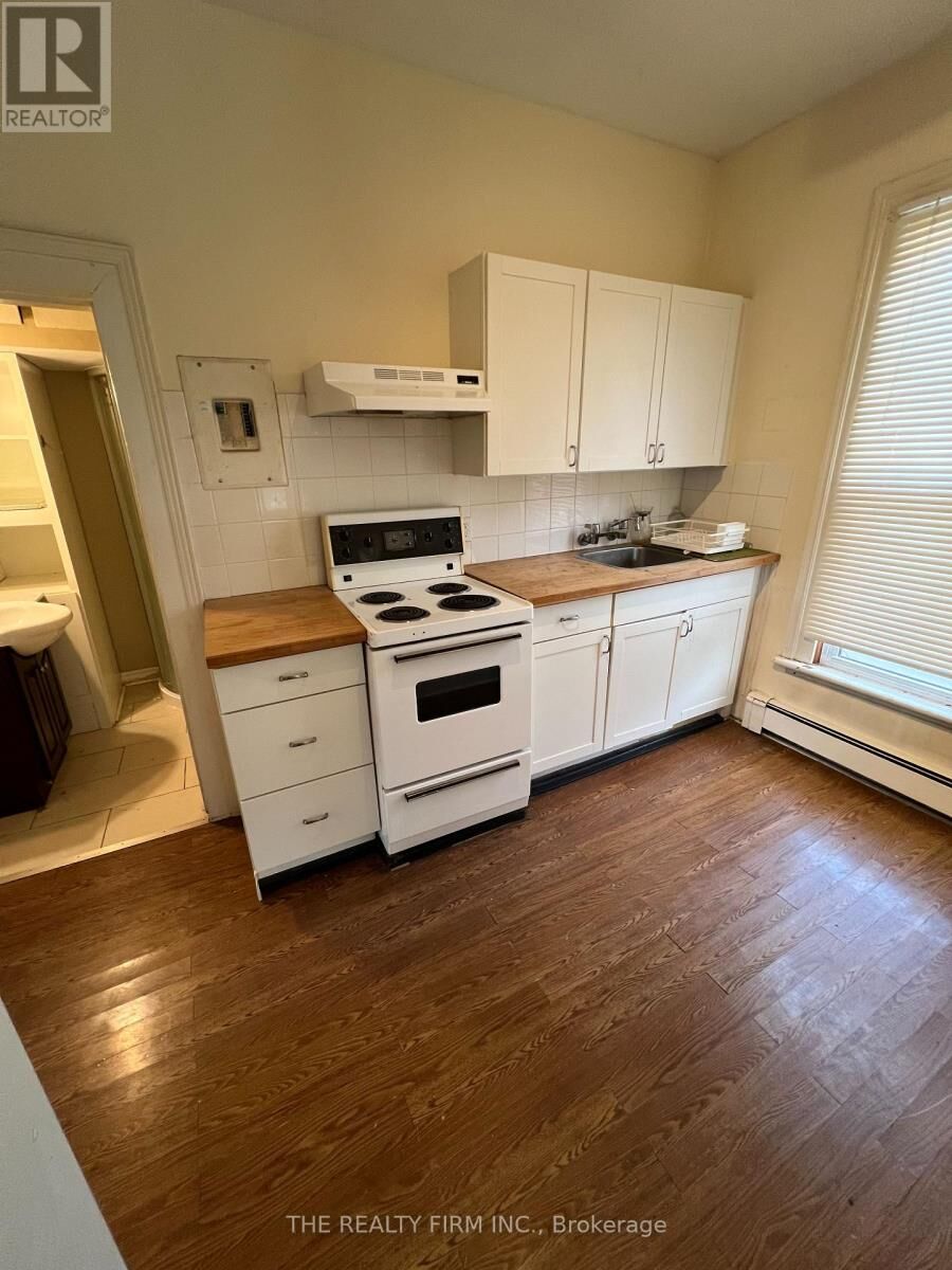 Property Photo: 22 Victor Street 3 ON N6C 1B7