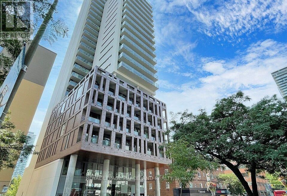 Property Photo: 81 Wellesley Street East 2006 ON M4Y 0C5