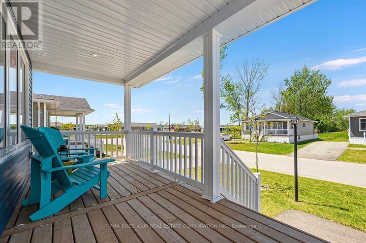Property Photo:  20 Bluffs View Boulevard  ON N7A 0C1 