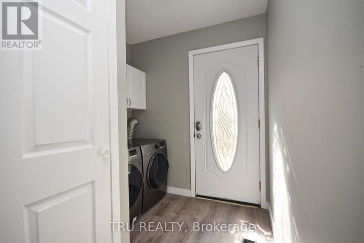 Property Photo: 1847 Walkley Road B ON K1H 6X9