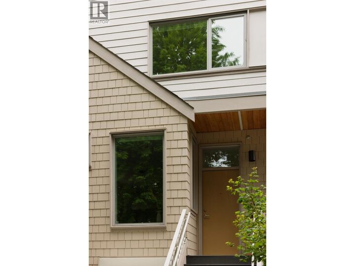 Property Photo: 595 East 49th Avenue 1 BC V5W 2H1