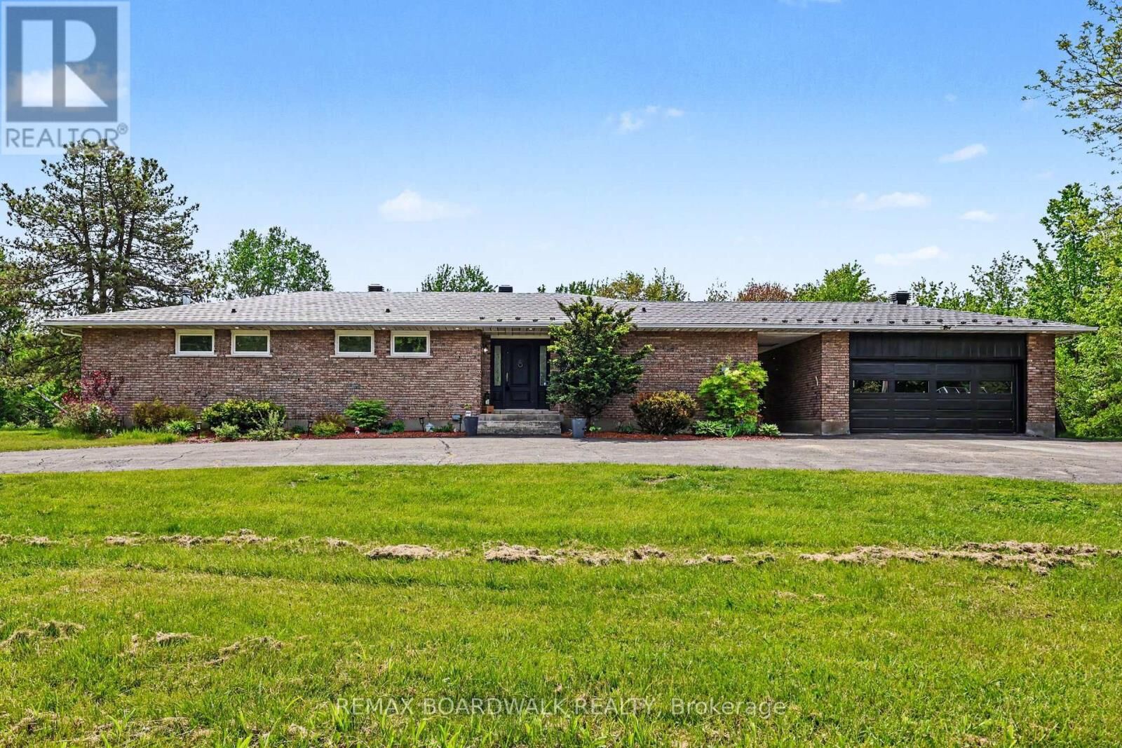 Property Photo: 1500 Du Golf Road ON K0A 1N0
