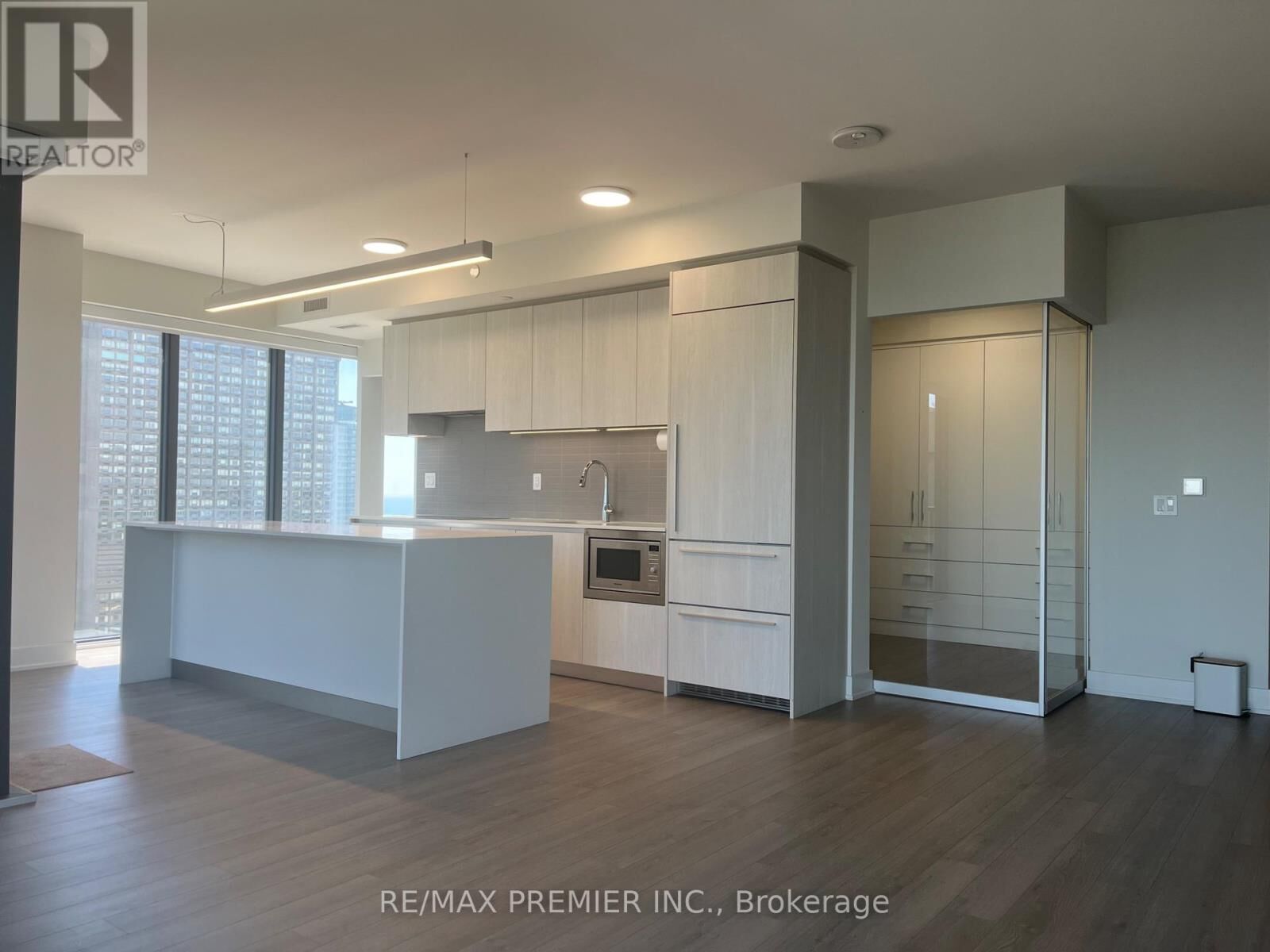 Property Photo:  8 Cumberland Street 3506  ON M4W 1J5 