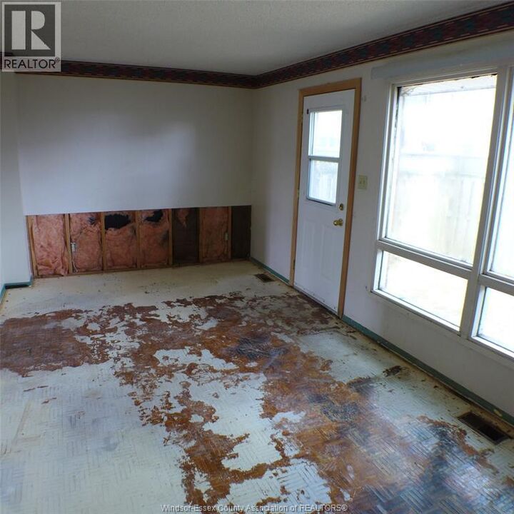 Property Photo: 222 Victoria Street South 11 ON N9V 2K5