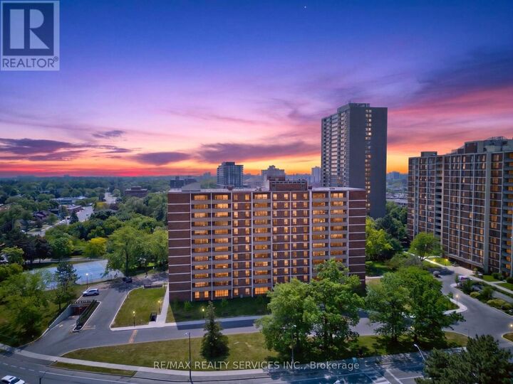 Property Photo: 3120 Kirwin Avenue 210 ON L5A 3R2