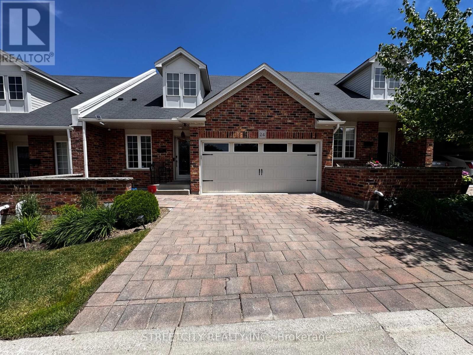 Property Photo:  464 Commissioners Road West 24  ON N6J 0A2 