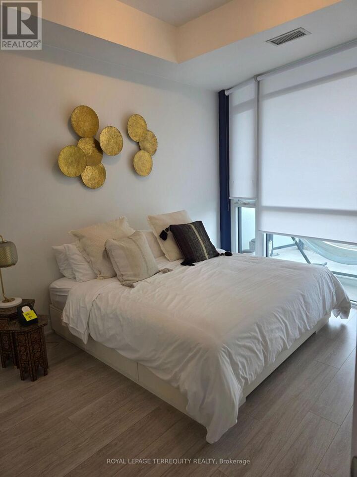 Property Photo: 99 The Donway Road West 424 ON M3C 0N8
