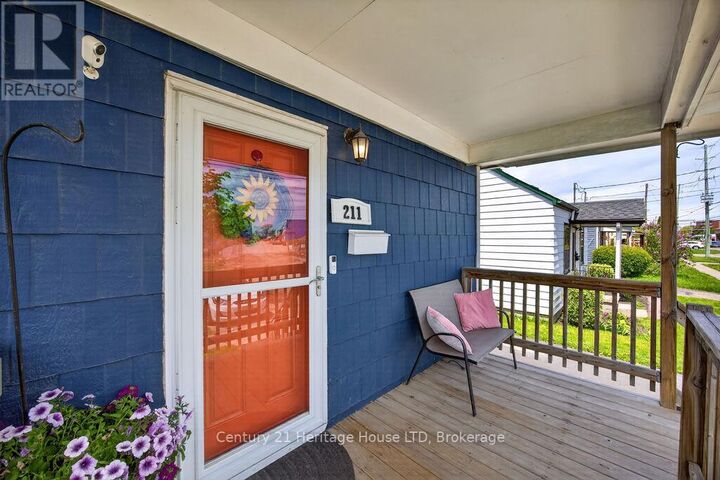 Photo de la propriété:  211 Grantham Avenue  ON L2M 4Z1 
