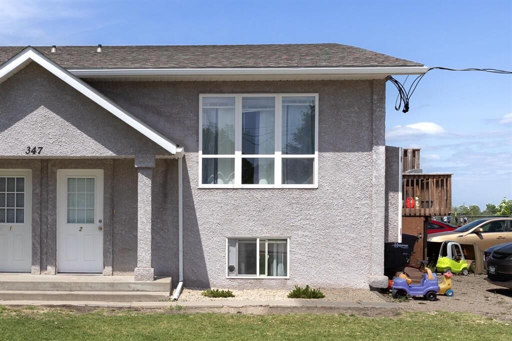 Property Photo: 347 Neufeld Drive MB R5G 1K8