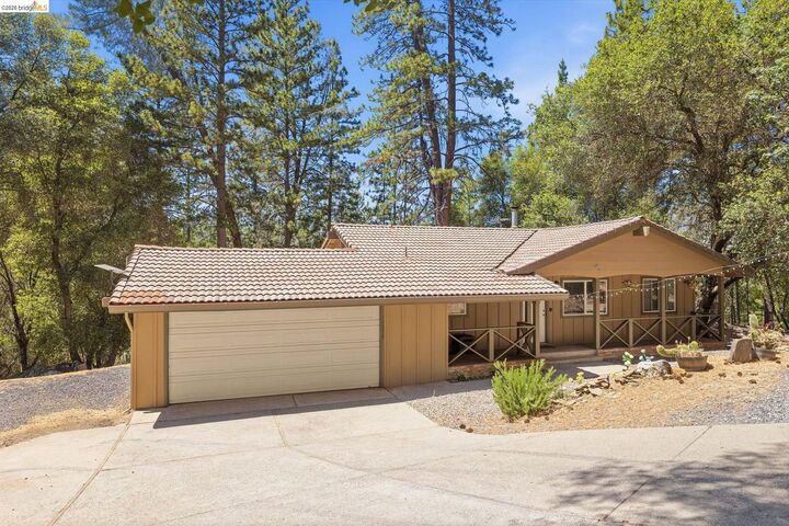 Property Photo: 19059 Raboul Court CA 95321