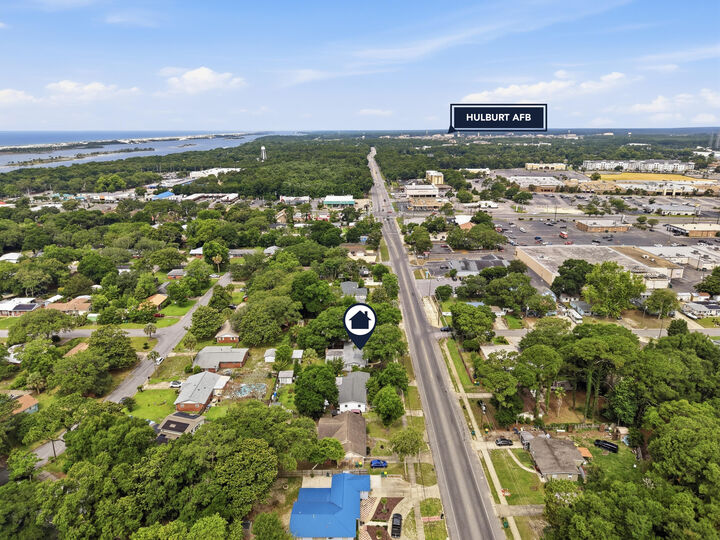 Property Photo:  514 E Hollywood Boulevard  FL 32569 
