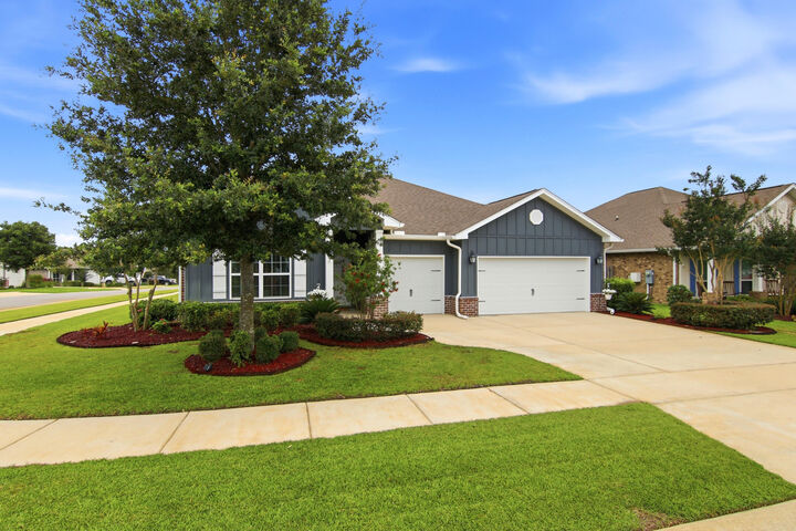 Property Photo: 100 Norwich Road FL 32439