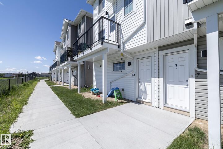 Property Photo:  2610 Maple Way NW  AB T6T 2K1 