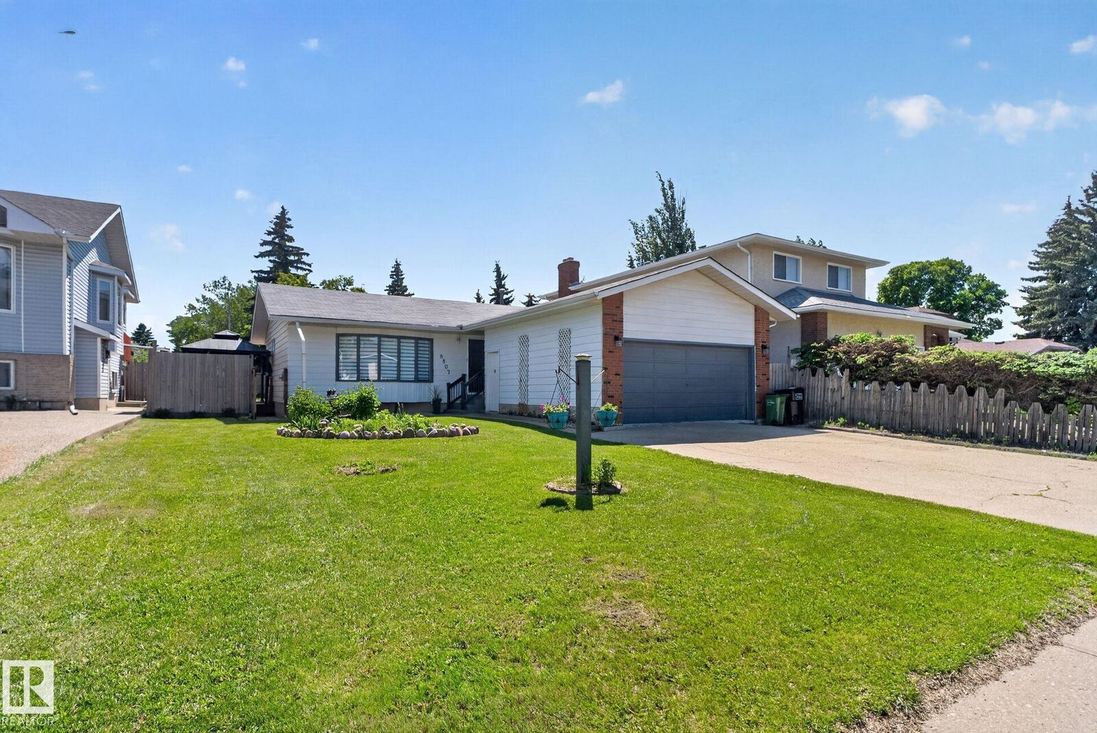 Property Photo:  8807 24 Avenue NW  AB T6W 2W3 