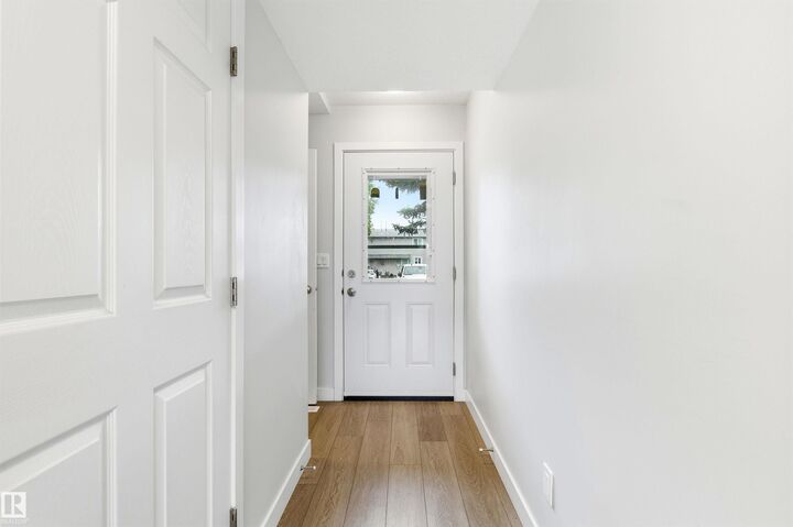 Photo de la propriété:  18353 66 Avenue NW  AB T5T 1Z5 