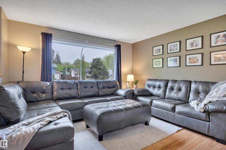 Property Photo:  76 Merrywood Crescent  AB T8A 0M7 