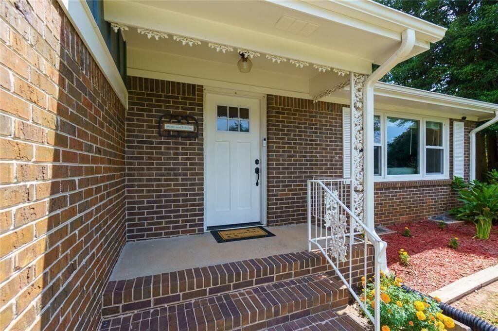 Property Photo:  5800 Cedar Lane SW  GA 30126 