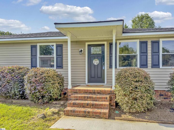 Property Photo: 15 Childress Circle SC 29617