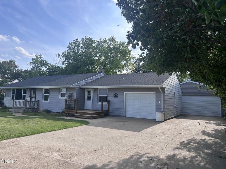 Property Photo: 2020 4th Avenue SW ND 58401